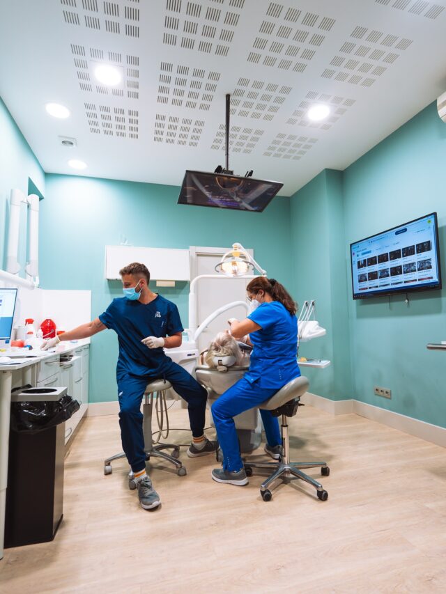 ¡En Grupo Llona trabajamos en equipo para darte la mejor atención! 

💚 No dudes en confiar en nosotros para cuidar de tu salud bucodental. No te arrepentirás.

📲 Llámanos y agenda tu cita hoy. 

📍 C/ Colón de Larreategui 17, Bilbao 
📍 C/ Amezti 7 Bajo, Algorta