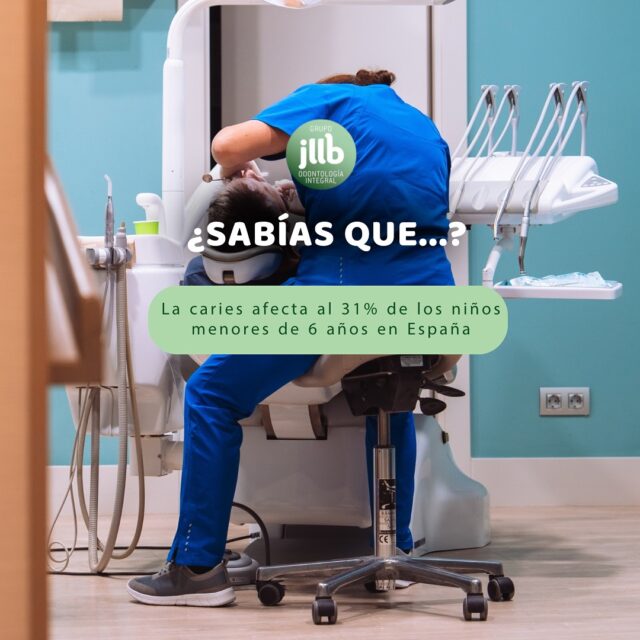 ¡Sonriendo desde pequeños! 😁 Cuidar los dientes de leche es clave para una boca sana en el futuro. 🦷