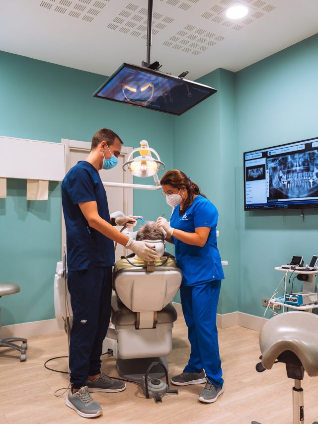 Equipo en acción: ¡Creando sonrisas gracias a la dedicación y trabajo en conjunto!  La Dra. Chao y Unai crean una pareja de trabajo increíble🦷✨