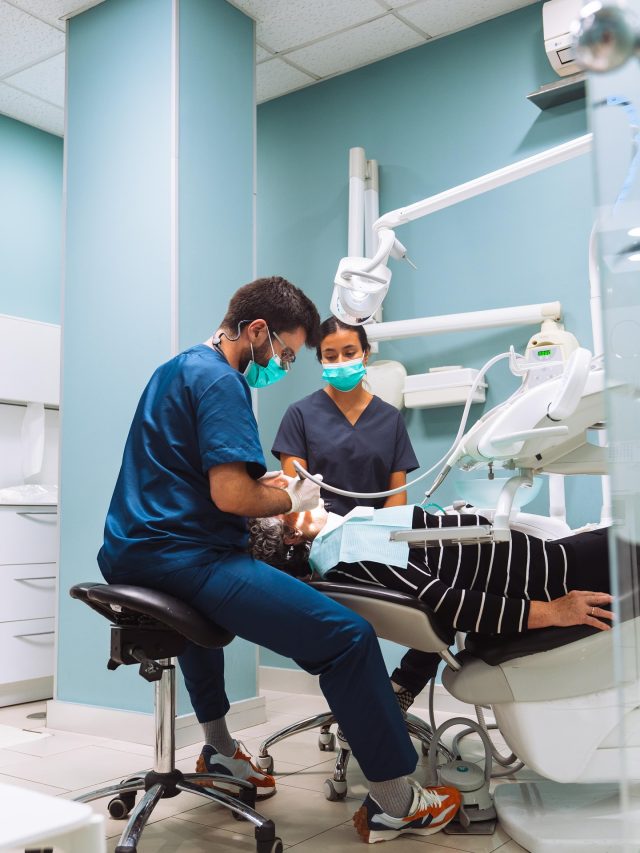 La periodoncia es clave para mantener tus encías sanas y prevenir problemas futuros. ¡Confía en nosotros para una salud bucal impecable!

📍C/Colón de Larreategui 17, Bilbao
📍C/Amezti 7 Bajo, Algorta