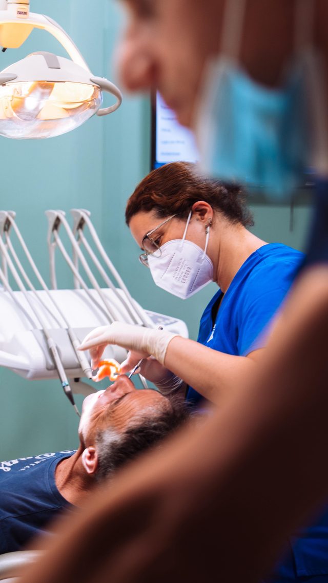 ¡Nuestra auxiliar Sandra y la Dra. Patricia Villar disfrutando a tope en la clínica dental! 😁🦷 

📍C/Colón de Larreategui 17, Bilbao
📍C/Amezti 7 Bajo, Algorta