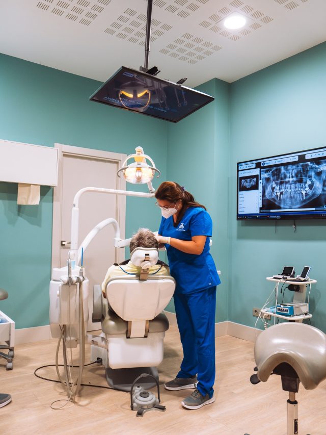 ¡Empezando la semana en Grupo Llona con sonrisas y buena energía! 😁🦷

📍C/Colón de Larreategui 17, Bilbao
📍C/Amezti 7 Bajo, Algorta