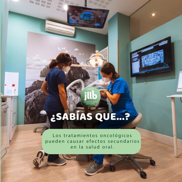 🦷💚 Cuidarte durante un tratamiento oncológico es clave, ¡y tu salud bucal no es la excepción! Los efectos secundarios en la boca, como sequedad, llagas o sensibilidad, son comunes, pero con el cuidado adecuado se pueden aliviar. 🩺 Consulta a tu dentista y sigue sus recomendaciones para mantener tu sonrisa fuerte. 💪

📍C/Colón de Larreategui 17, Bilbao
📍C/Amezti 7 Bajo, Algorta