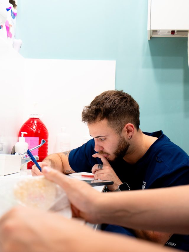 Nuestro equipo enfocado para crear sonrisas increíbles . 🦷💼 
📍C/Colón de Larreategui 17, Bilbao
📍C/Amezti 7 Bajo, Algorta