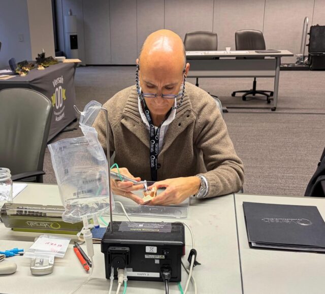 Curso de Cirugía Guiada con Oseodensificación en Chicago 12 y 13 de diciembre 2025. Jesus Llona y Eva Ruiz, responsable del Departamento de Férulas Quirúrgicas. Formación continua para ofrecer las últimas novedades a nuestros pacientes.