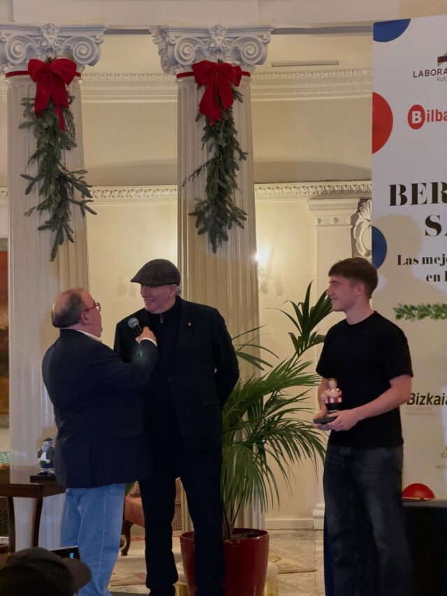 Berri Onak Sariak 2025. Premios a las mejores noticias del año 2025 en Bilbao-Bizkaia organizado por la Asociación de periodistas de radio y televisión de Euskadi. Un placer compartir con ellos un evento tan bonito ! José Ángel Iribar, Mikel Jauregiza, Ramón Barea, Mario Pardo…