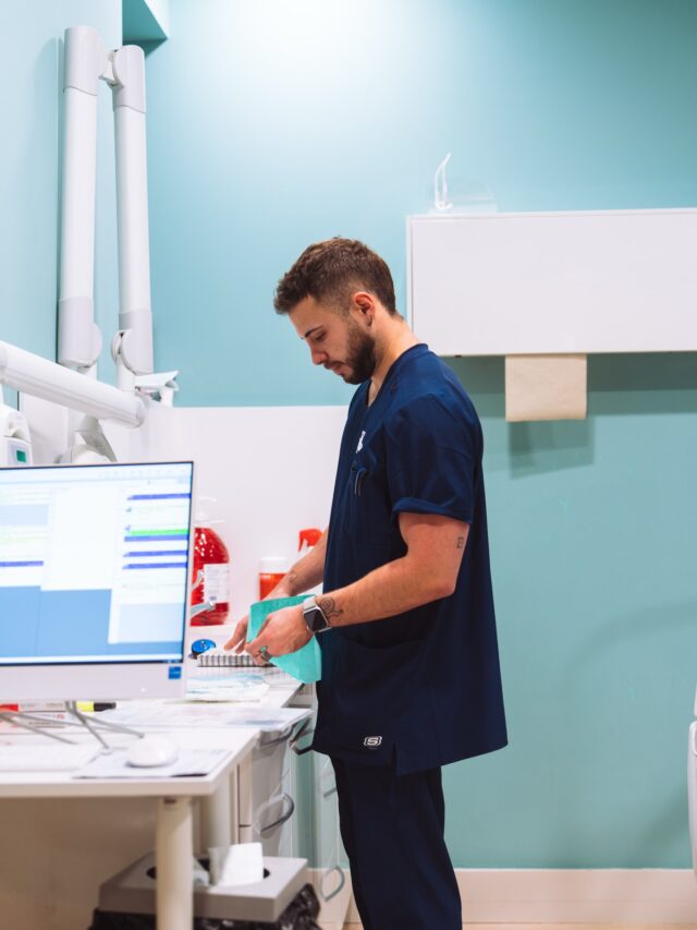 😁 El equipo que cuida tu sonrisa todos los días 
  En Grupo Llona combinamos experiencia, tecnología de vanguardia y mucho cariño. Porque mereces brillar con confianza. 🦷🌟 
 ¡Agenda tu cita y descubre la diferencia!

📍C/colón de Larreategui 17, Bilbao 
 📍C/Amezti 7 Bajo, Algorta