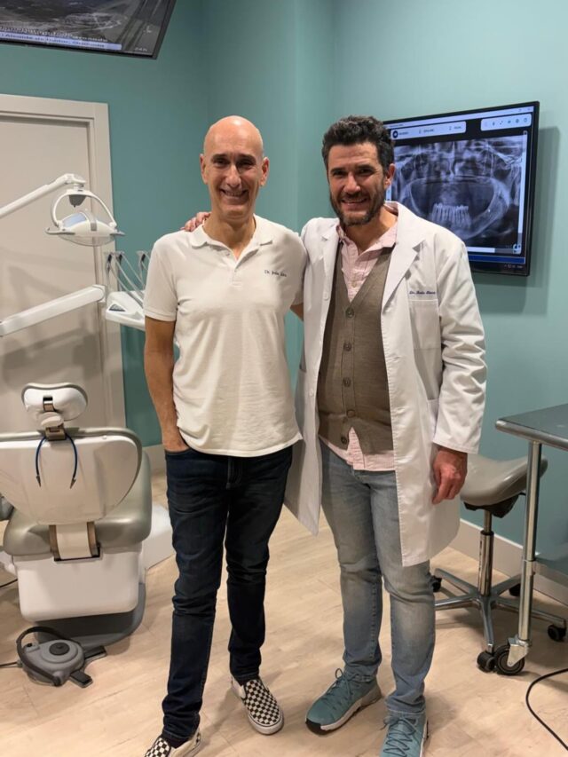 Ayer tuvimos el placer de recibir en nuestra clínica de Bilbao al Dr David Saura, implantologo de referencia