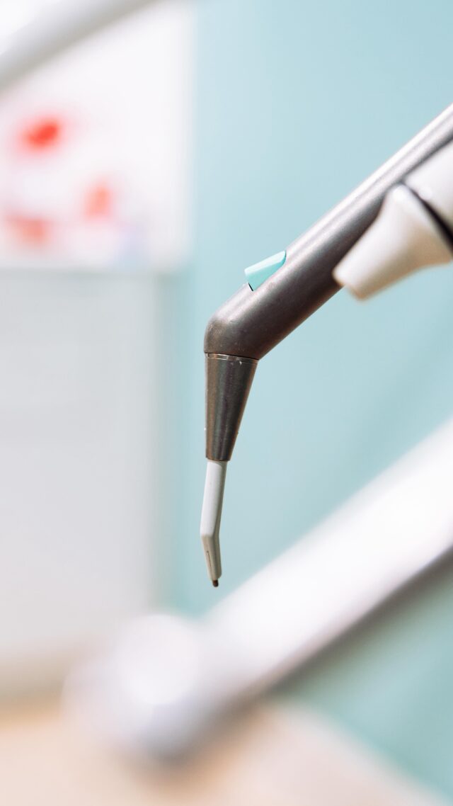 Ven a Grupo Llona y descubre lo que es sentirse escuchado, tratado con empatía y salir con una sonrisa. 

Realizamos implantes, ortodoncia, estética… ¡todo con el cariño que mereces! 

📍C/Colón de Larreategui 17, Bilbao
📍C/ Amezti 7 Bajo, Algorta