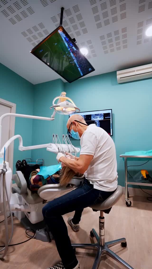 ¡Sonrisas que cambian vidas! ✨

Bienvenidos a Grupo Llona 💚
Tu clínica de confianza en Algorta y Bilbao.

📍C/Colón de Larreategui 17, Bilbao
📍C/Amezti 7 Bajo, Algorta