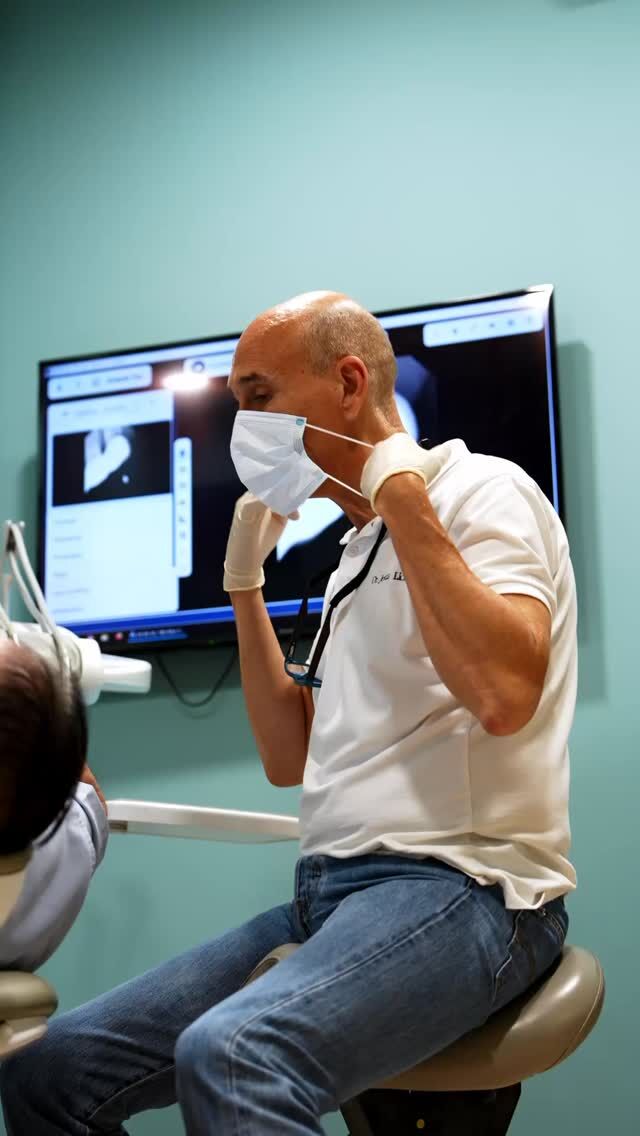 ¿Te sientes nervioso solo de pensar en el dentista? 😬

Tranquilo… no eres el único y tenemos la solución perfecta para ti.

En Grupo Llona ofrecemos sedación consciente, para que puedas realizarte cualquier tratamiento de forma relajada, cómodo y sin ansiedad.

📍C/Colón de Larreategui 17, Bilbao
📍C/Amezti 7 Bajo, Algorta