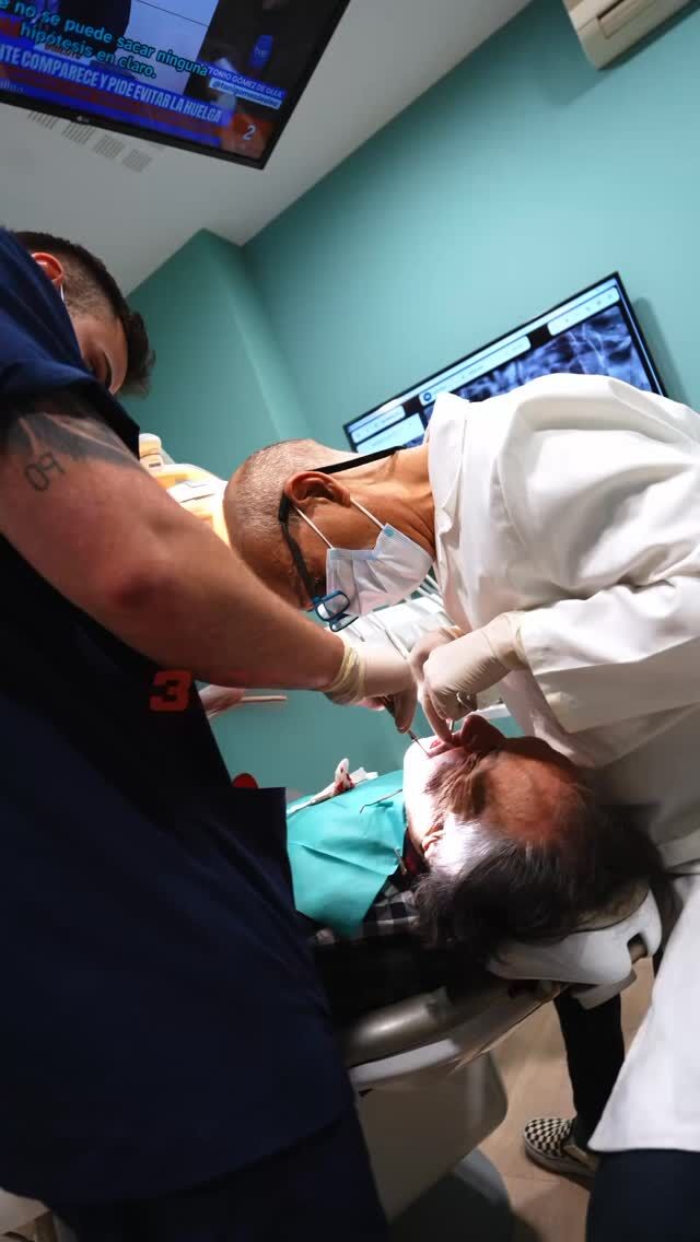 ¿Sabías que hay 3 señales claras de que tu boca necesita una limpieza dental profesional? 😬

La mayoría de las personas las ignora… hasta que es demasiado tarde. 

📍C/Colón de Larreategui 17, Bilbao
📍C/Amezti 7 Bajo, Algorta