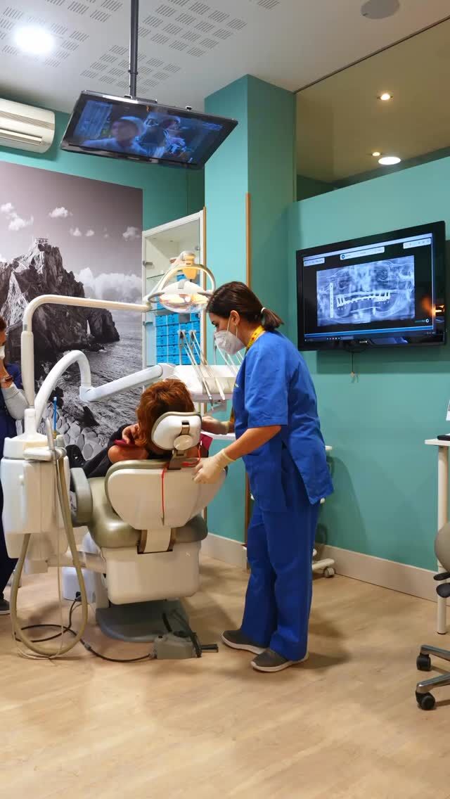En Grupo Llona creemos que la limpieza dental es mucho más que estética 🦷

Es prevención, salud y bienestar para tu sonrisa cada día 💚
Porque una boca sana no solo se ve bien… también te hace sentir mejor. 😁

📍C/Colón de Larreategui 17, Bilbao
📍C/Amezti 7 Bajo, Algorta