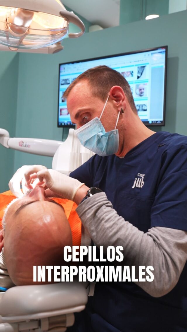 🦷 ¿Solo usas el cepillo normal? Estás dejando sucia más de la mitad de tus dientes.

Los cepillos interproximales son clave para limpiar los espacios entre los dientes, donde el cepillo común NO llega.

Ahí se acumula placa, se forman caries y es donde empieza la gingivitis.

📍C/Colón de Larreategui 17, Bilbao
📍C/Amezti 7 Bajo, Algorta