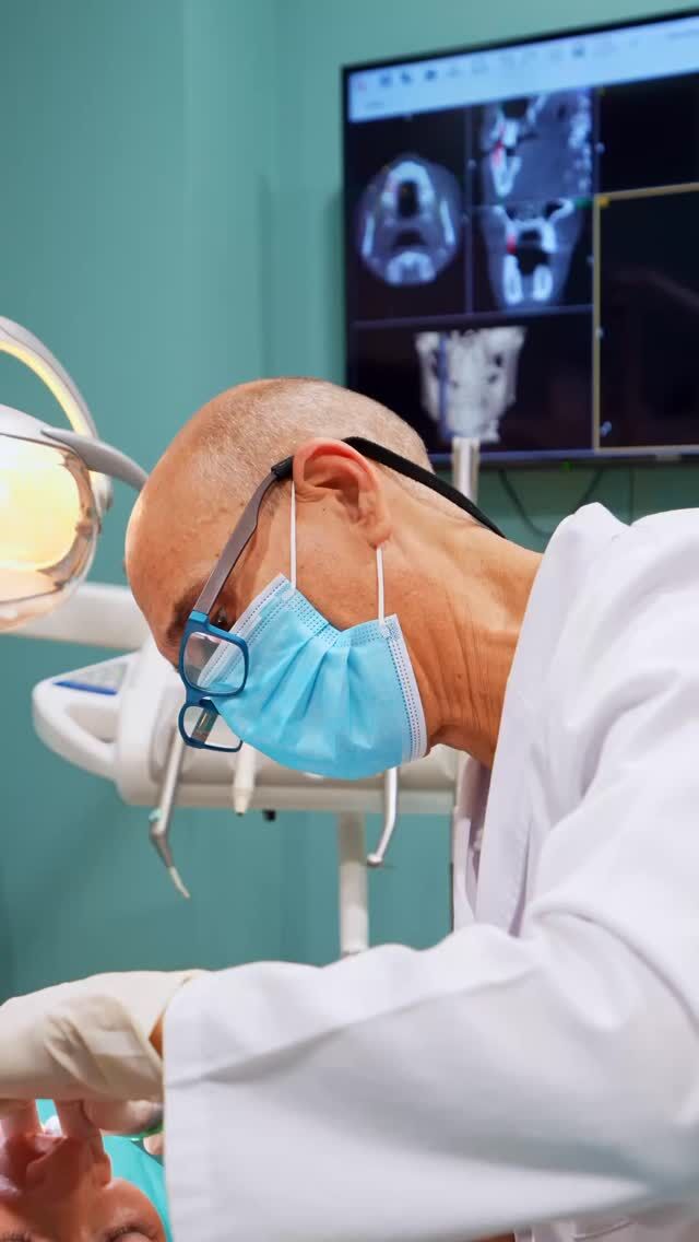 🦷 Bienvenidos a Grupo Llona, tu clínica dental de confianza en Bilbao y Algorta.

Calidad y un trato cercano para toda la familia. Desde revisiones hasta implantes dentales, cuidamos tu sonrisa en cada etapa.

📍C/Colón de Larreategui 17, Bilbao
📍C/Amezti 7 Bajo, Algorta