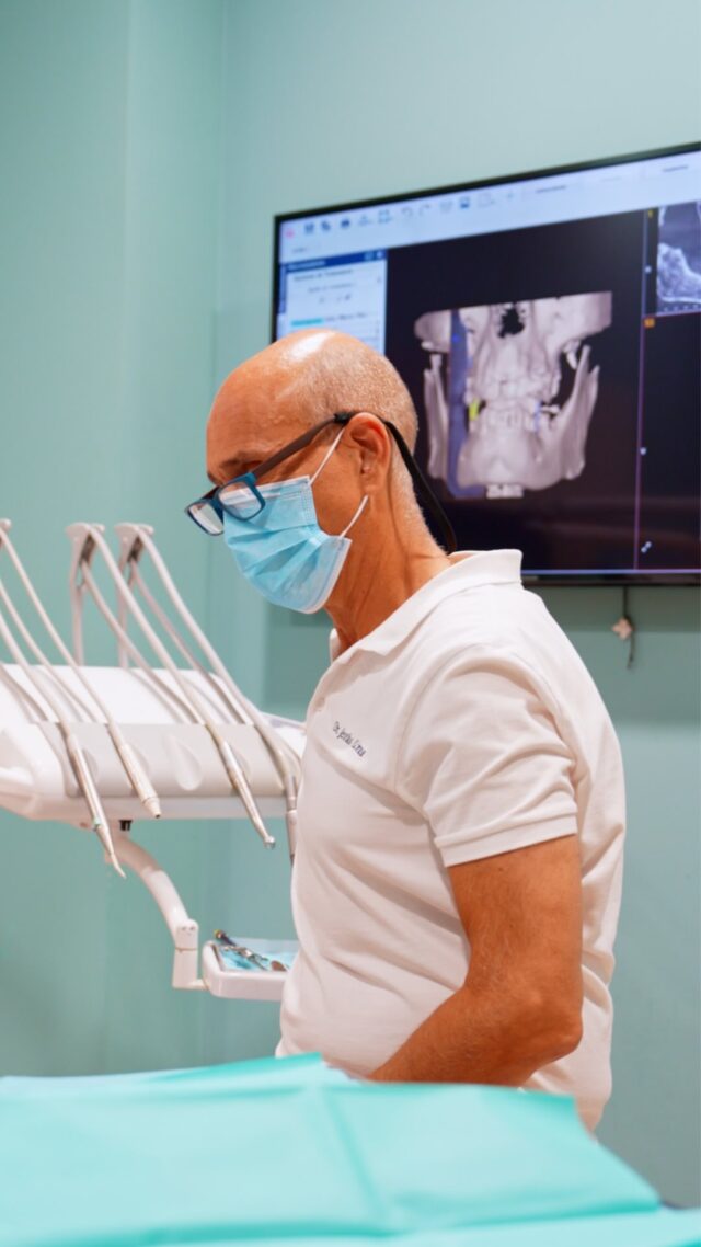 En Grupo Llona colocamos implantes dentales con cirugía guiada y sin puntos de sutura.

¿Quieres recuperar tu sonrisa?😁 

📍C/Colón de Larreategui 17, Bilbao
📍C/Amezti 7 Bajo, Algorta