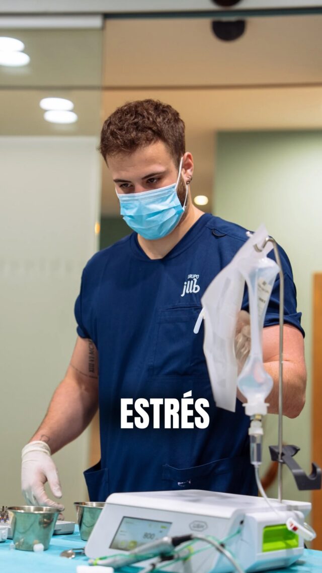 😟 ¿El estrés te está afectando más de lo que crees? ¡También a tus dientes y encías!

El estrés genera bruxismo, aumenta el riesgo de caries, gingivitis, úlceras bucales y hasta retrasa la cicatrización.

Tu boca y tu mente están más conectadas de lo que imaginas. 🦷

📍C/Colón de Larreategui 17, Bilbao
📍C/Amezti 7 Bajo, Algorta