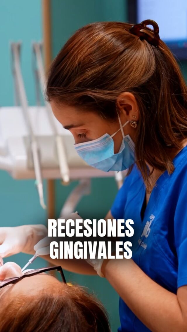 🦷 ¿Por qué se te están “bajando” las encías?

Las recesiones gingivales no solo son un problema estético…
Pueden causar sensibilidad, caries en la raíz y hasta pérdida de dientes si no las atiendes.

📍C/Colón de Larreategui 17, Bilbao
📍C/Amezti 7 Bajo, Algorta