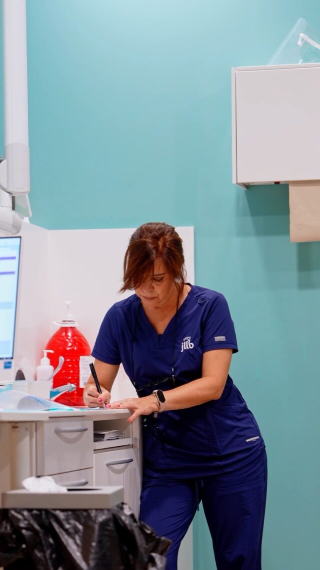 Si estás pensando en colocarte implantes, no lo dudes más y llámanos para agendar tu valoración 🦷

📍C/Colón de Larreategui 17, Bilbao
📍C/Amezti 7 Bajo, Algorta