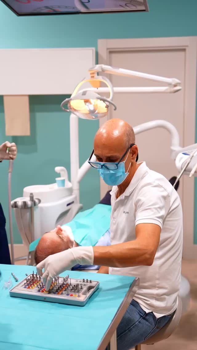 En Grupo Llona colocamos implantes con cirugía guiada, sin puntos de sutura, y con sedación consciente para que estés relajado todo el tiempo.

☎️¿Tienes dudas o miedo a los implantes? Llámanos y agenda tu cita con nosotros.

📍C/Colón de Larreategui 17, Bilbao
📍C/Amezti 7 Bajo, Algorta