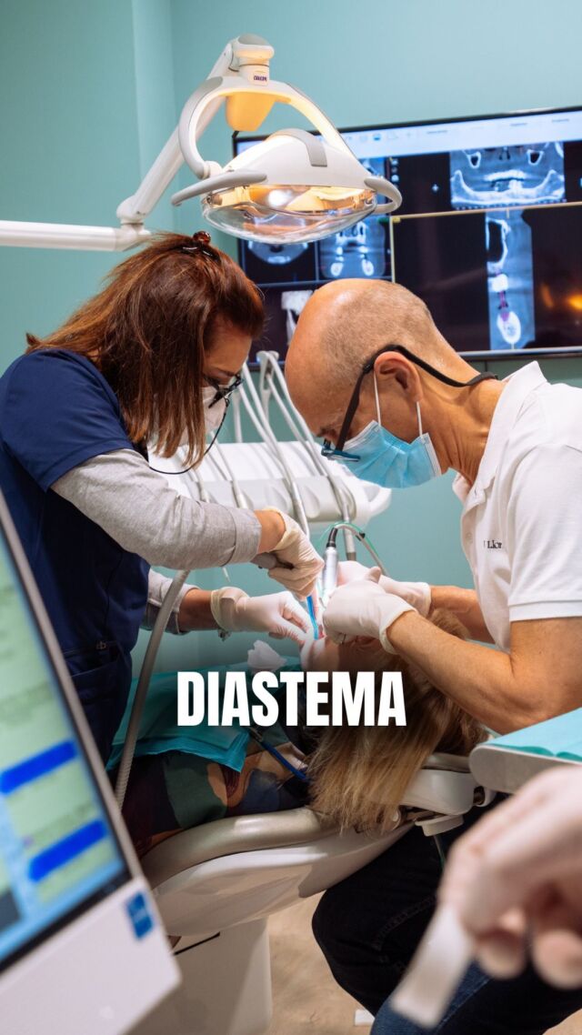 ¿Tienes un espacio entre los dientes? 🦷

Los diastemas son más comunes de lo que imaginas y, en la mayoría de los casos, no suponen un problema para la salud bucodental.

Sin embargo, muchas personas deciden corregirlos por motivos estéticos o para conseguir una sonrisa más armónica.

📍C/Colón de Larreategui 17, Bilbao
📍C/Amezti 7 Bajo, Algorta