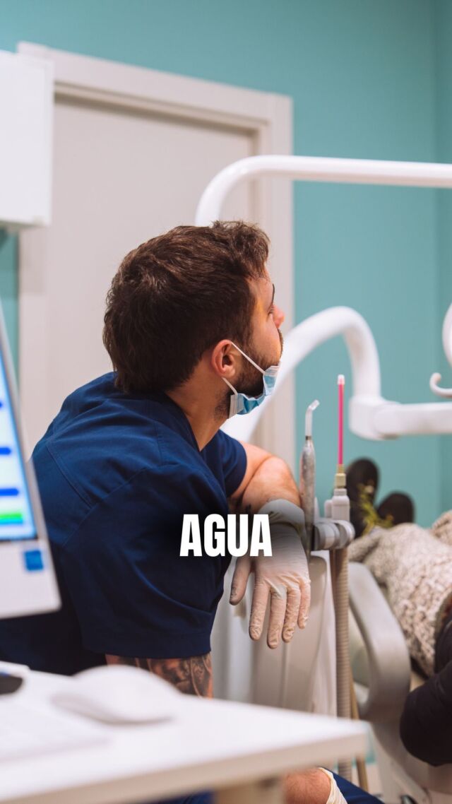 Beber agua no solo hidrata tu cuerpo… también limpia tu boca, reduce bacterias y protege el esmalte💧🦷
 ¿Ya tomaste tu vaso de hoy?

📍C/Colón de Larreategui 17, Bilbao
📍C/Amezti 7 Bajo, Algorta