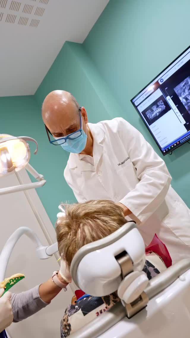 Colocamos implantes de forma personalizada con cirugía guiada y sin puntos de sutura.  Porque cada sonrisa merece un tratamiento a medida 🦷

📍C/Colón de Larreategui 17, Bilbao
📍C/Amezti 7 Bajo, Algorta