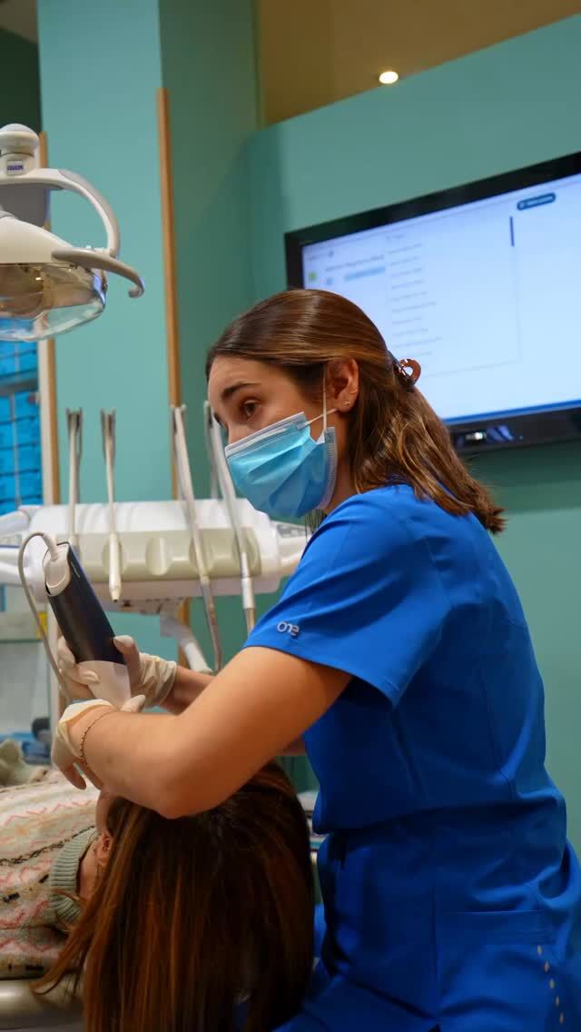 En Grupo Llona no solo hacemos una cosa…hHacemos odontología general y específica.

Ortodoncia, implantes, estética, endodoncia, cirugía, limpieza…
Lo que tu sonrisa necesite, aquí lo resolvemos.

📍C/Colón de Larreategui 17, Bilbao
📍C/Amezti 7 Bajo, Algorta