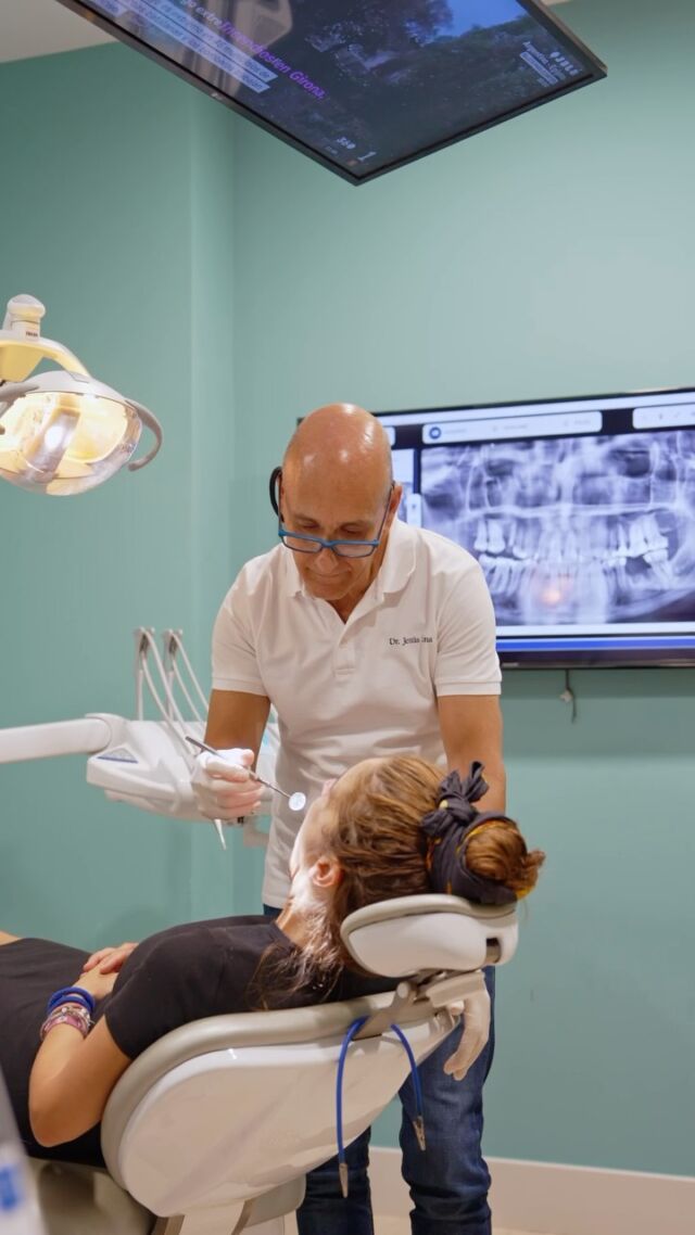 🦷 Todas las especialidades dentales en un solo lugar.

En Grupo Llona no tienes que ir de un lado a otro. Aquí encontrarás todo lo que necesitas bajo el mismo techo:

✅ Odontología general
✅ Ortodoncia
✅ Implantes y cirugía oral
✅ Endodoncia
✅ Periodoncia
✅ Estética dental
✅ Odontopediatría
✅ Prótesis y rehabilitación

Un equipo de especialistas trabajando de forma coordinada para cuidar tu sonrisa de principio a fin.

📍C/Colón de Larreategui 17, Bilbao
📍C/Amezti 7 Bajo, Algorta