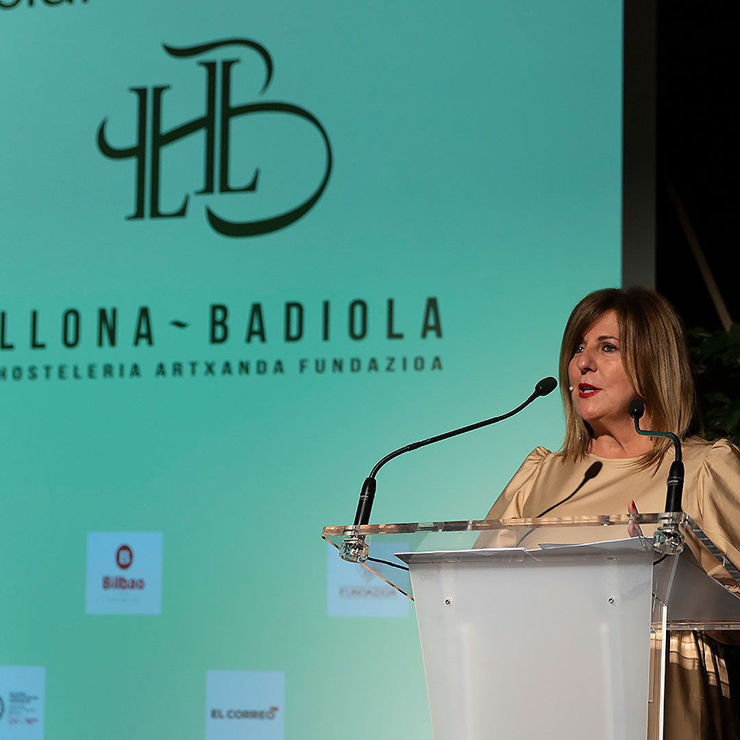 Maribel Salas en subasta solidaria Acción Social Grupo Llona