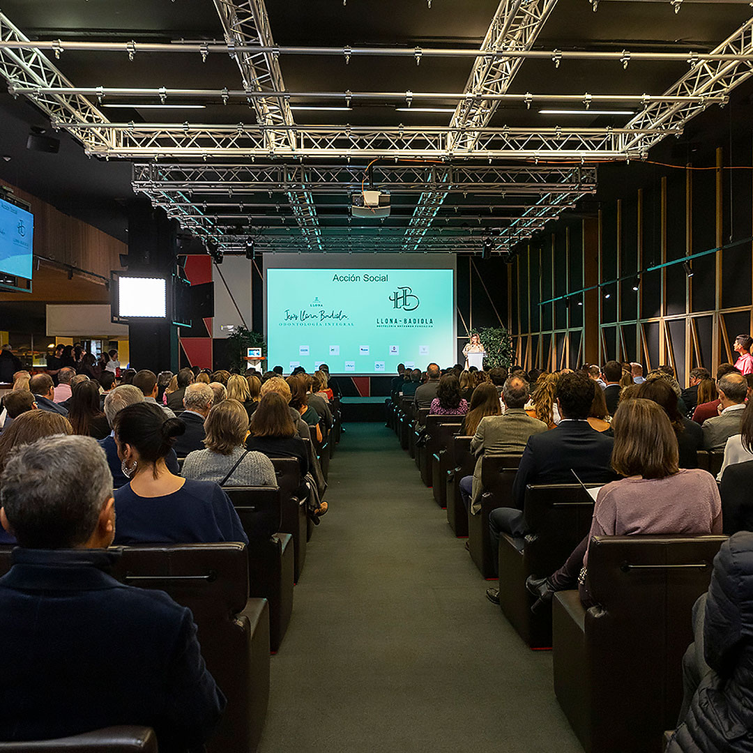 250 personas en subasta solidaria Acción Social Grupo Llona